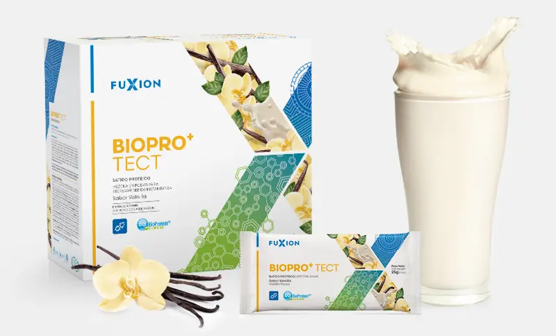 Vaso de batido BioPro+ Tect preparado sabor vainilla, nutritivo y cremoso.